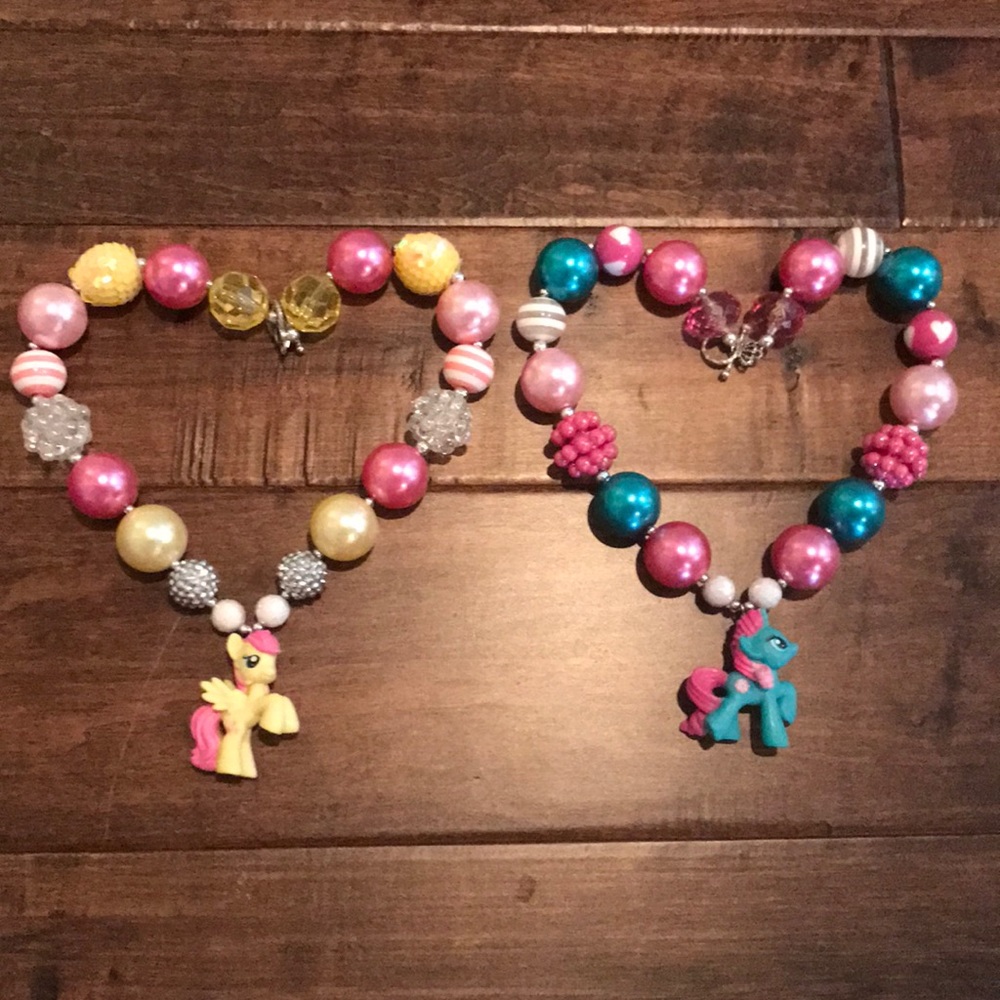 Girls' bubblegum necklaces